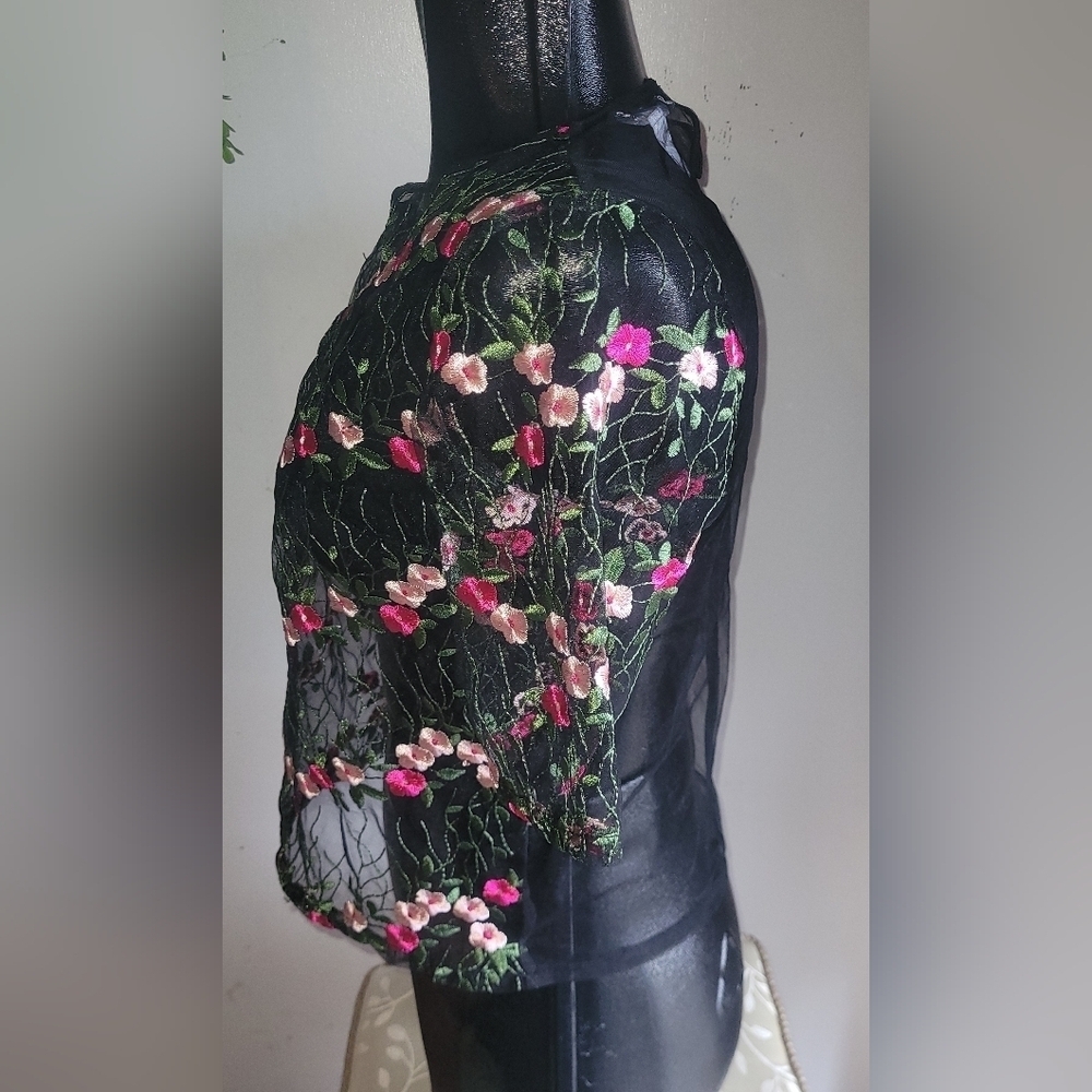 Streetwear Society Black Mesh Top with Embroidered Floral Pattern S - Picture 5 of 7